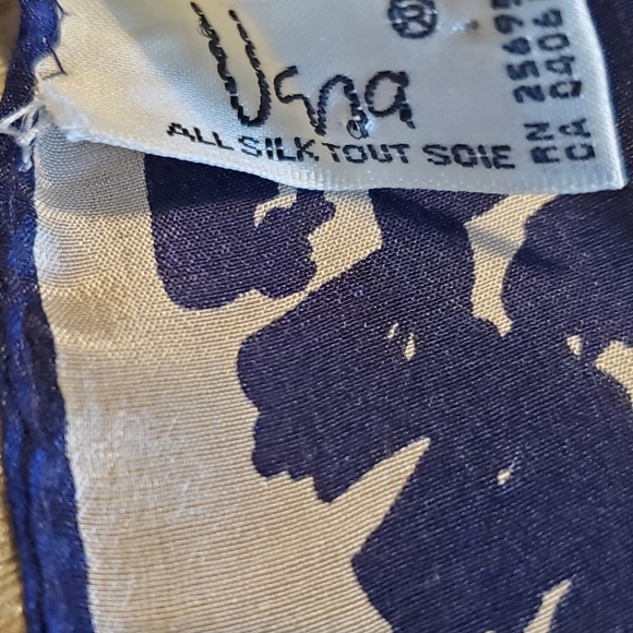 Vera Silk Scarf ๐ - Picture 3 of 6